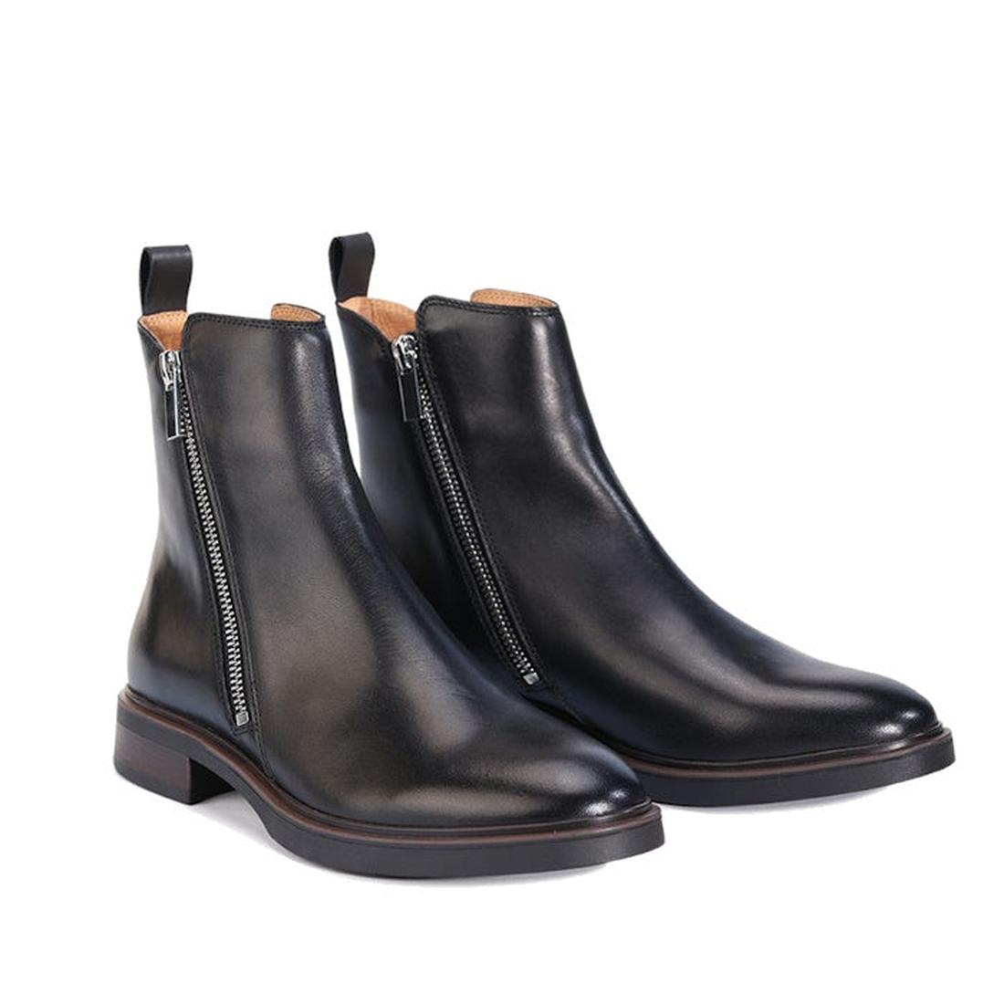 a picture of a pair of EOS Blaine loe heeld and finer toed Black leather ankle boots. Showing the zips on the inside and outerside of teh foot.,
9321191186962,
9321191186979,
9321191186986,
9321191186993,
9321191187006,, 9321191186962, 9321191186979, 9321