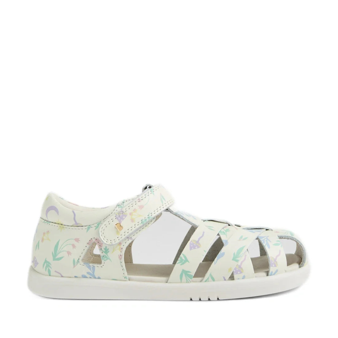The Bobux Kids Plus KP Tropicana II White Floral Quick Dry Sandal is a white closed-toe sandal for kids, featuring a secure Velcro strap and crafted in the style of classic leather sandals. Adorned with pastel floral and nature-inspired patterns in purple