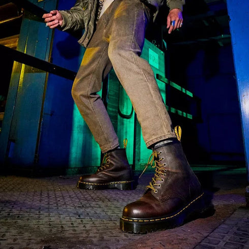 Dr Martens - Bex 1460 8 Up Leather Crazy Horse Brown