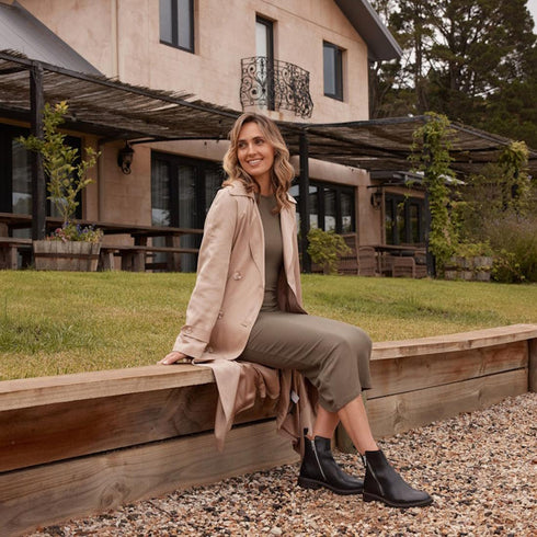 EOS Blaine Womens Black Leather Ankle Boot Zip