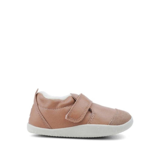 The Bobux Xplorer Dusk Pink Winter Marvel Arctic 500613 baby shoe, featuring a light pink color, white sole, toe protection, and Velcro strap, is displayed against a plain white background.