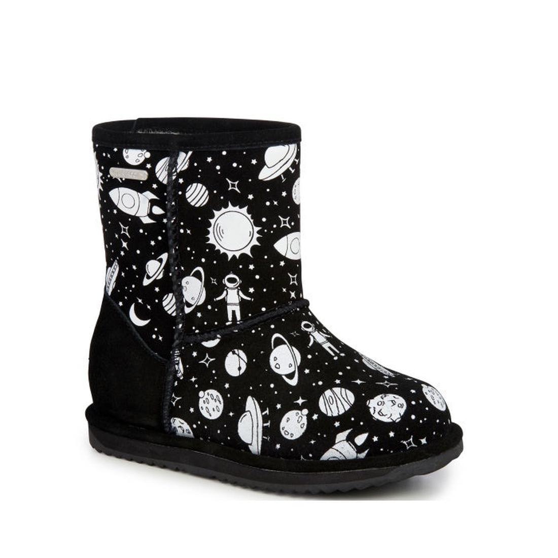 EMU NZ Kids Brumby Outer Space Lo boots in black wool—waterproof, glow-in-the-dark with planets, stars; flat sole, easy pull-on.  ksnz