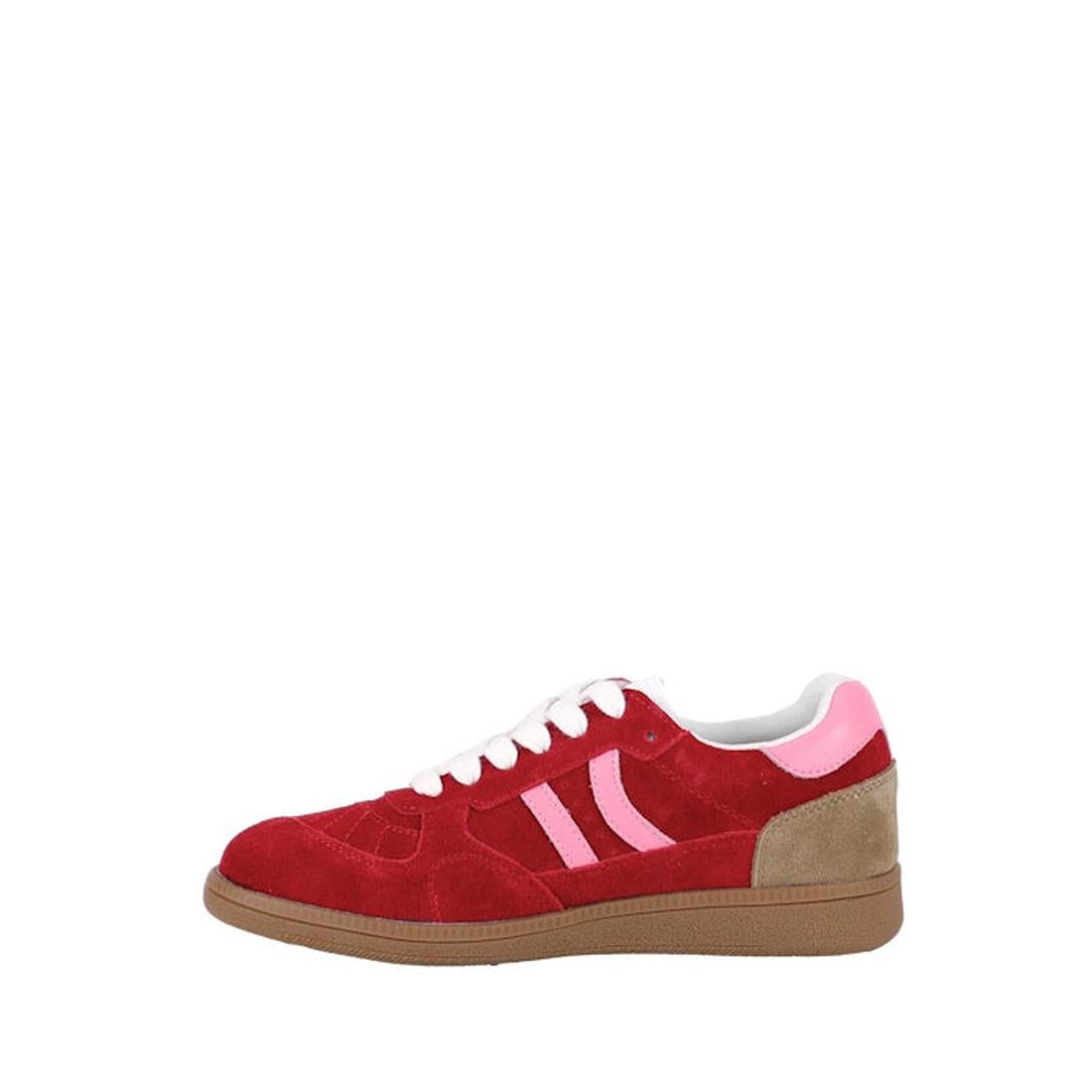 Bay Lane Sunny Red Suede Trainer in cheerful red, with white laces, soft brown sole, pink accents—multi-fit for comfy family wear.  ksnz, 51229, 9357649075007, 9357649075014, 9357649075021, 9357649075038, 9357649075045, 51235