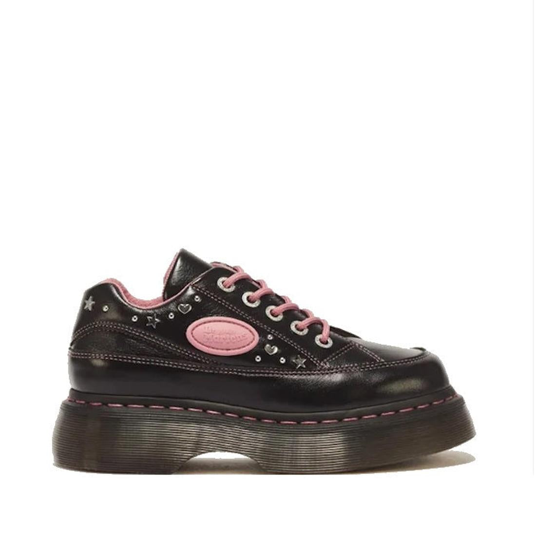 Dr Martens Buzz 5i Hearts & Stars Milled Gloss Leather Shoes in black, featuring a 5-eye low-top platform design with pink laces, pink oval side branding, and silver star and heart studs.