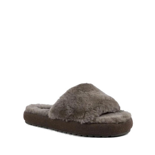 The EMU Women's Mckay Dark Olive Sheepskin Scuff Slipper Slide is a cozy women's slipper featuring sheepskin, an open toe, and a plush sole—perfect for those wanting ultra-comfy, fluffy footwear.