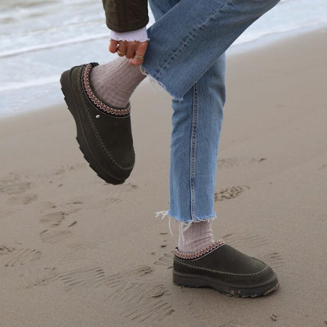 EMU Women's Adventure Sharky Platform Scuff Slipper Dark Olive Sheepskin