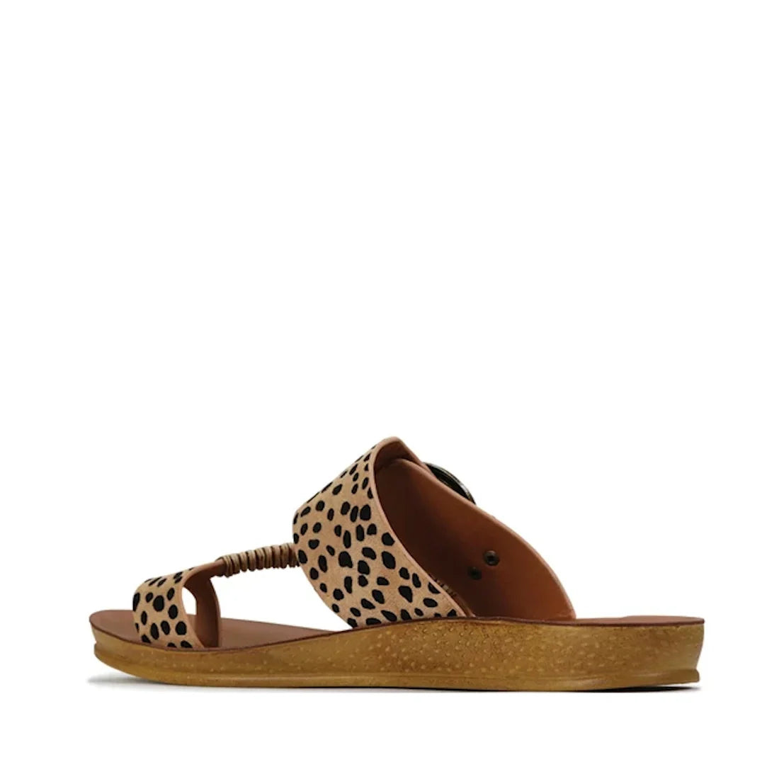 The Los Carbos Bria Cheetah Beige Black Light Flexible Sandal Jandal is a single women’s thong sandal with a cork sole, featuring black cheetah print spots on its wide tan strap and a matching thin toe strap, displayed against a white background., 9321191