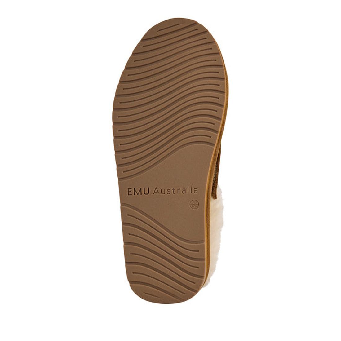 The photo shows the light brown sole of EMU FlexiCare Wide Opening Sheepskin Slippers Chestnut, with curved tread patterns and "EMU Australia" in the center. Part of the upper edge and its white fur lining are also visible., 9330071990957, 9330071990964, 