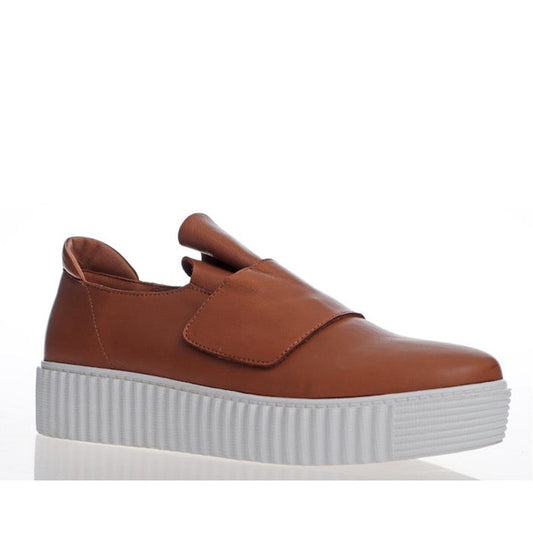 Alfie & Evie Denton Tan Leather slip-on sneakers for women, easy closure, comfy platform sole—great for busy families.  ksnz