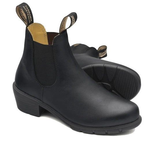 Blundstone Womens 1671 Low Heeled Black Ankle Chelsea Boots feature black leather, elastic side panels, branded pull tabs, and low block heels, displayed against a white background.