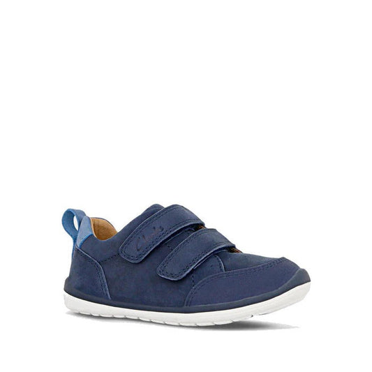 The Clarks Toddlers Melvin Leather Sneaker Shoe in navy D narrow width features two self-fastening straps, a padded collar, a white sole, and a blue heel loop. Displayed is a single children's shoe against a white background.
