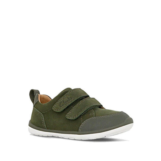 The Clarks Toddlers Melvin Leather Sneaker Shoe in olive (D narrow width) features two Velcro straps, a padded collar, gray toe cap, white sole, and rear pull tab. Single kids shoe shown on a white background.