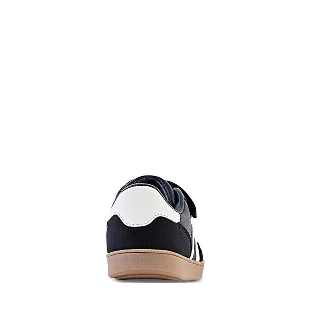 Navy and white sneaker heel view Clarks Jasper for toddlers with a brown sole on a white background.,
9336078583031,
9336078583055,
9336078583079,
9336078583093,
9336078583116,
9336078583130,
9336078583154,
9336078583178,
9336078583192,, 9336078583031, 93