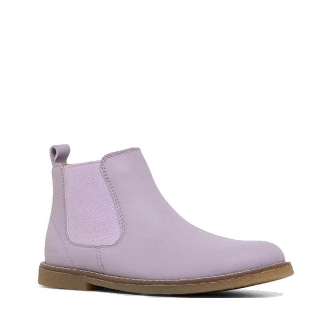 The Clarks Kids Chelsea II Youths Leather Boot in lilac features genuine leather, side elastic panels, a back pull tab, and a flat light brown sole. Shown in profile against a white background.