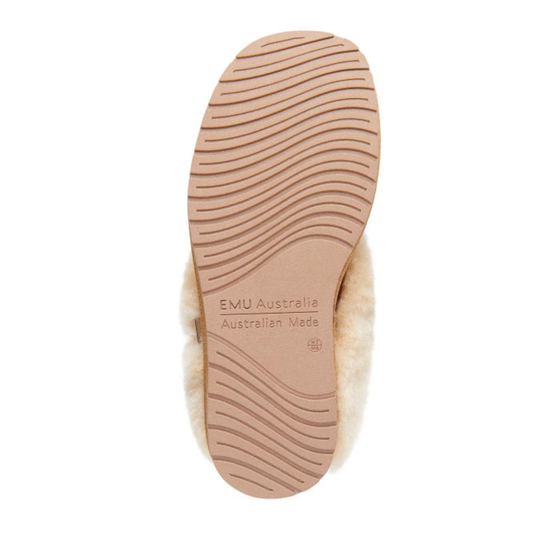 EMU NZ Women's Eden Platinum Sheepskin Chestnut Scuff Slipper features a wavy-grip sole and soft, cozy sheepskin lining at the edge.  ksnz