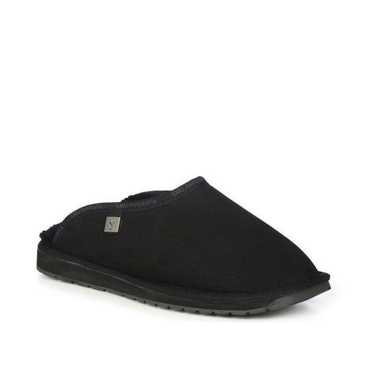The EMU Mens Platinum Esperance Scuff Slipper is a black sheepskin slip-on with a closed toe, soft lining, flat sole, and a metallic brand tag near the opening. Made in Australia; unisex design.