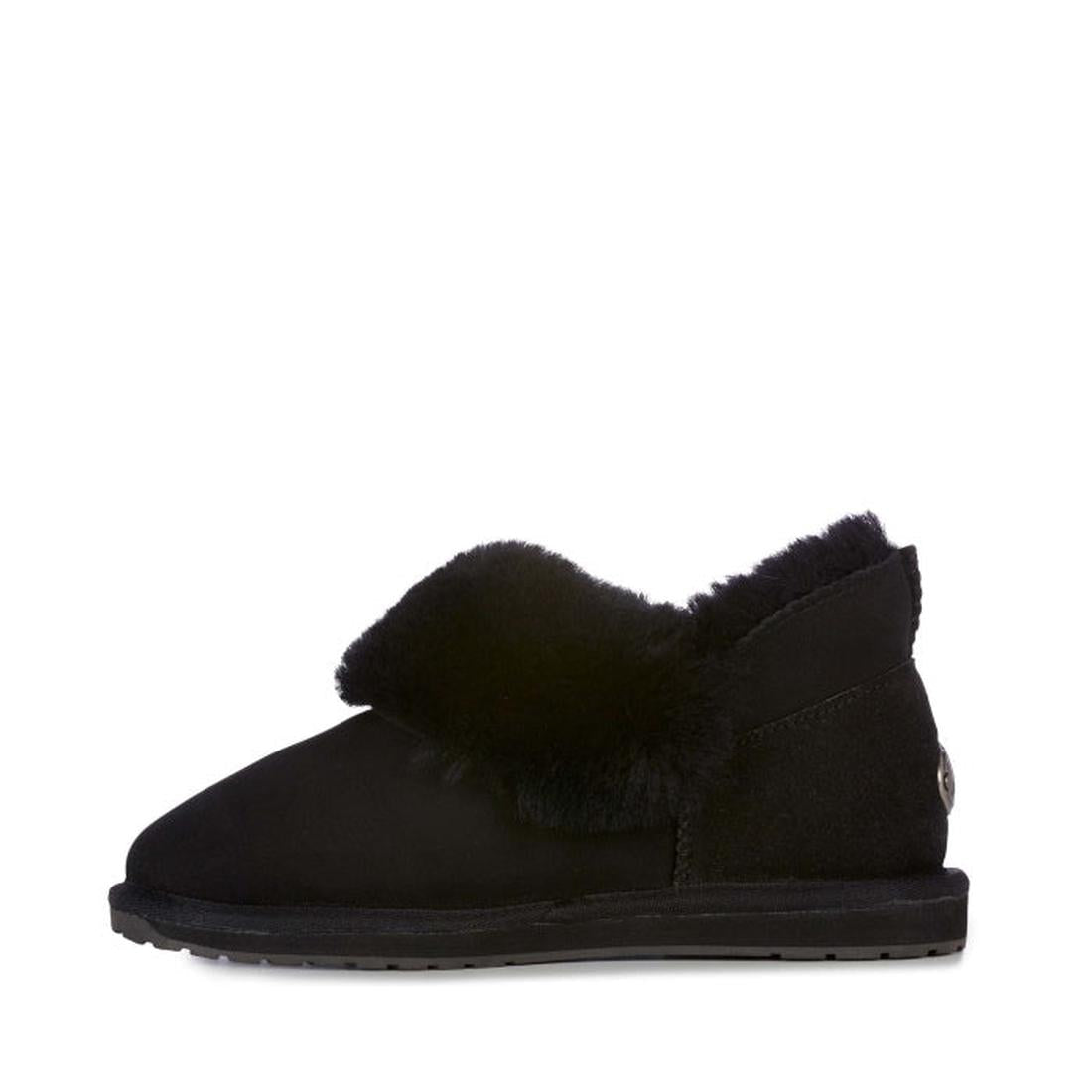 EMU NZ Womens Platinum Mintaro Sheepskin Slipper in black, a cozy slip-on with soft fur trim and sturdy flat rubber sole, side view.  ksnz