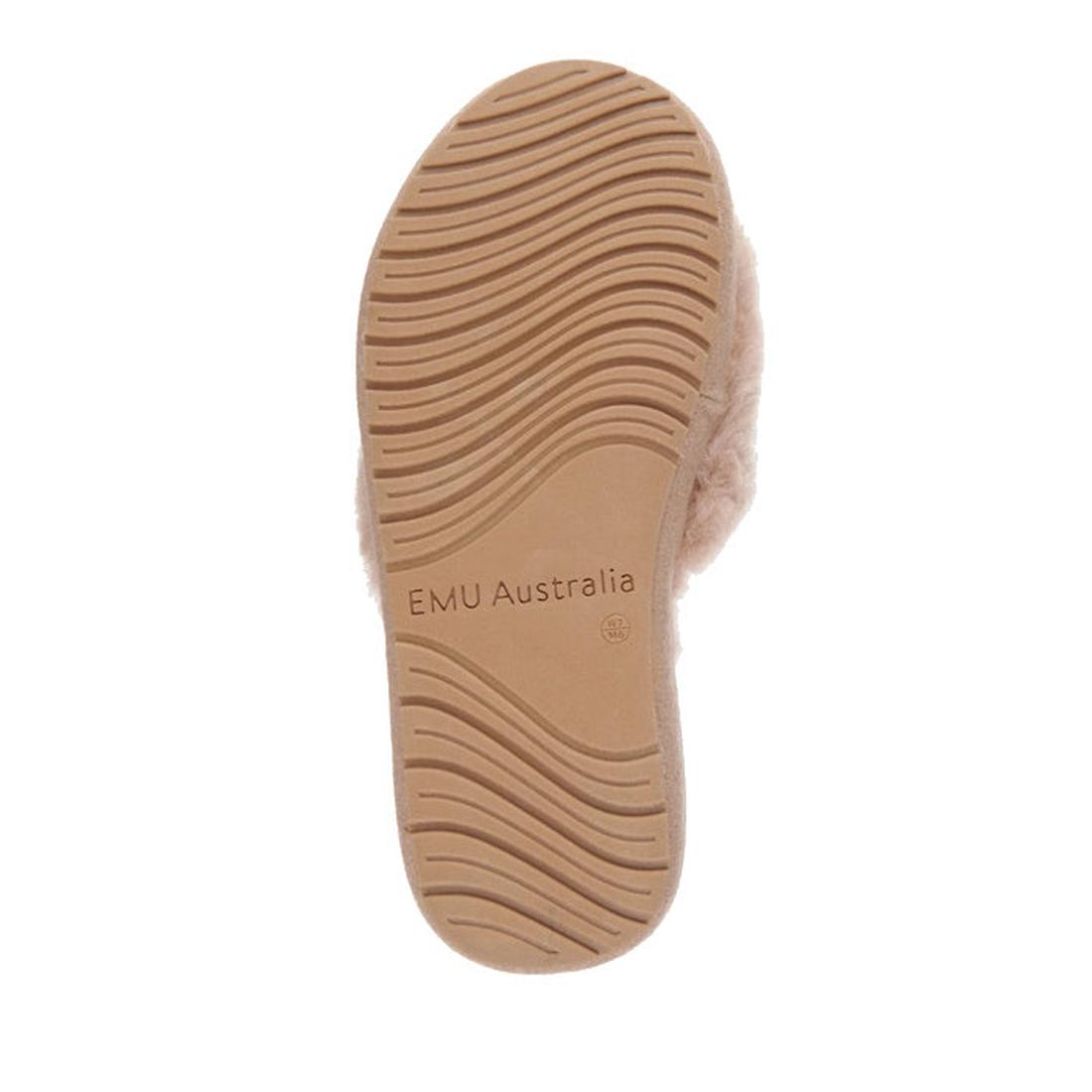 The sole of the EMU sheepskin Mckay scuff slipper in beige.,
9330071962831,
9330071962848,
9330071962855,
9330071962862,, 44304, 9330071962831, 9330071962848, 9330071962855, 9330071962862, 44309