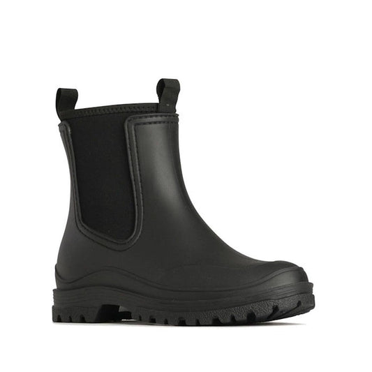 The Los Cabos Amelia black ankle rain boot keeps little feet dry with waterproof protection, sturdy sole, easy pull tabs, and stretchy sides.  ksnz