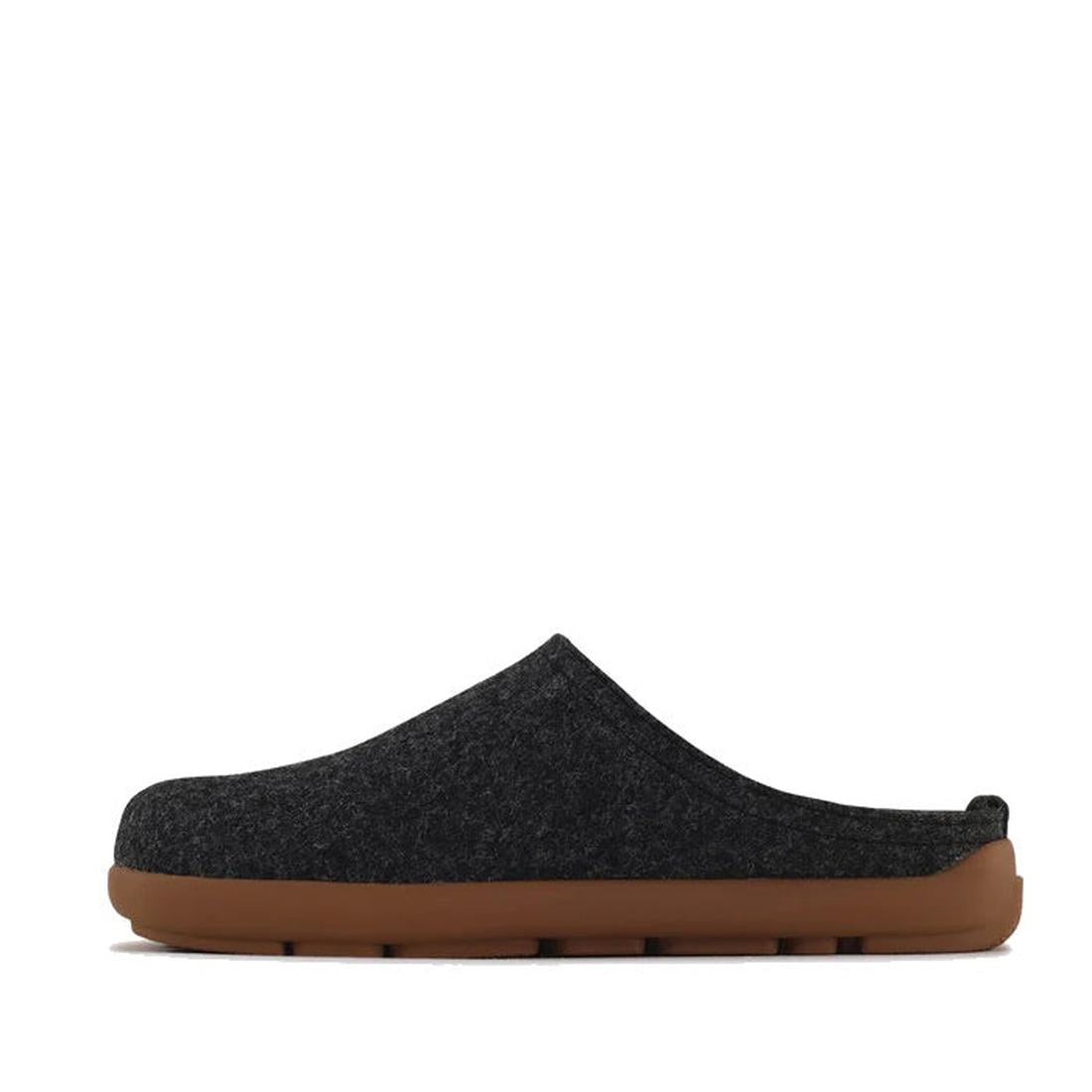 A side view of the Los Cabos Felton Graphic Black Women's Felted Slipper House Shoe, featuring a dark gray slip-on design with a textured felt upper and cushioned sole, ideal for cozy, breathable comfort, set on a plain white background., 9321190005967, 9