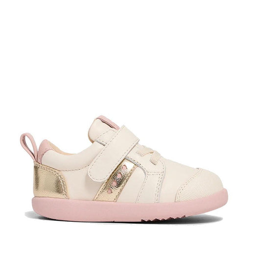 The Pretty Brave SID Leather Trainer First Walker Off White Stone Pink features a cream upper, pink sole, gold accents, single Velcro strap, podiatrist approval, pink heel pull tab, and stylish decorative stitching for extra comfort.